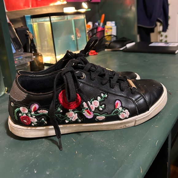 Black Floral ALDO sneakers - Picture 5 of 11